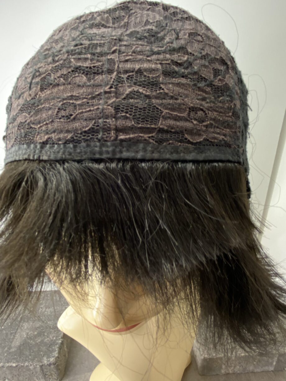 Black mid length wig. Pplblms780