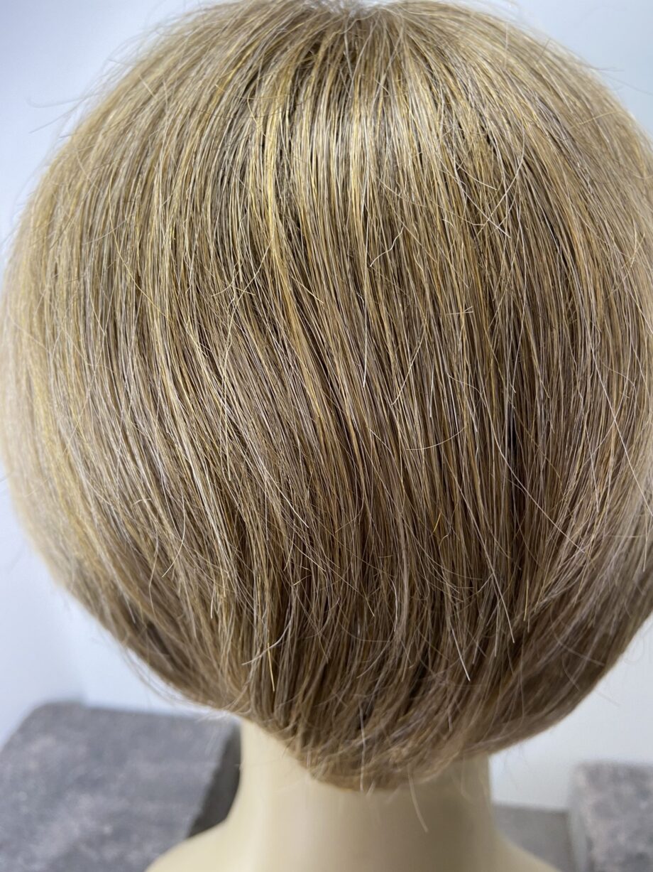 Light brown. Pplbrss569