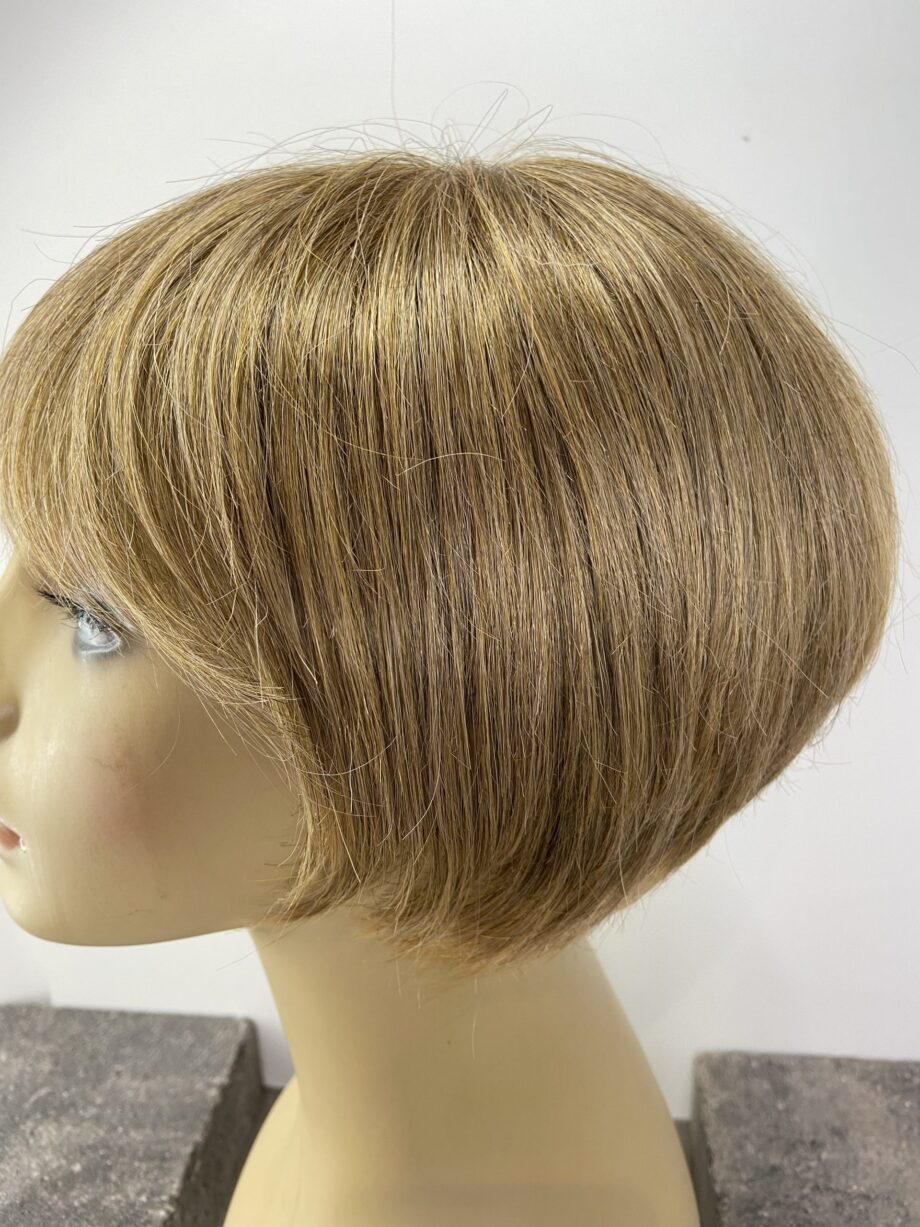 Light brown. Pplbrss569