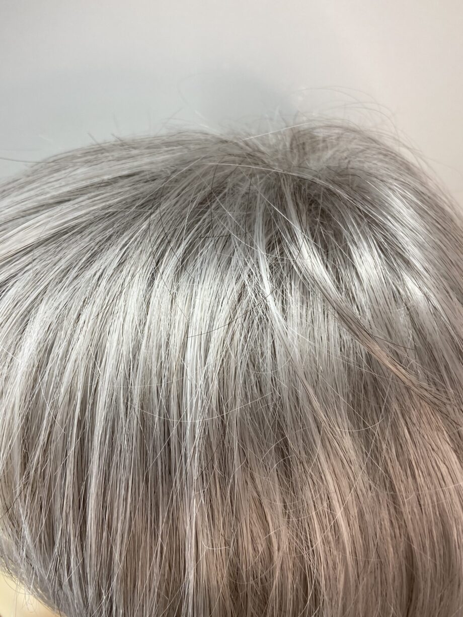 Gorgeous sleek Light grey wig. Bpplsms50