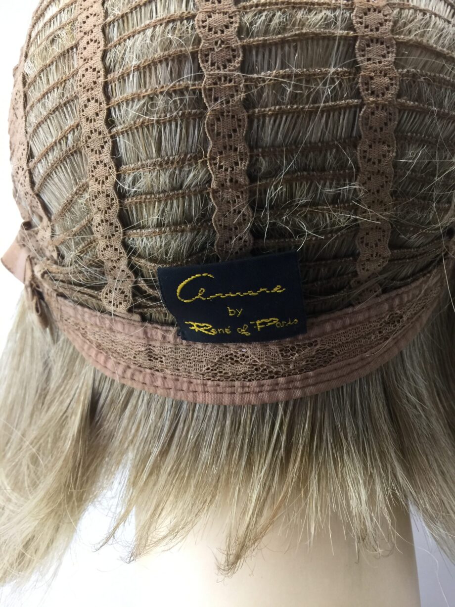 Silky blonde wig. Pplblms896