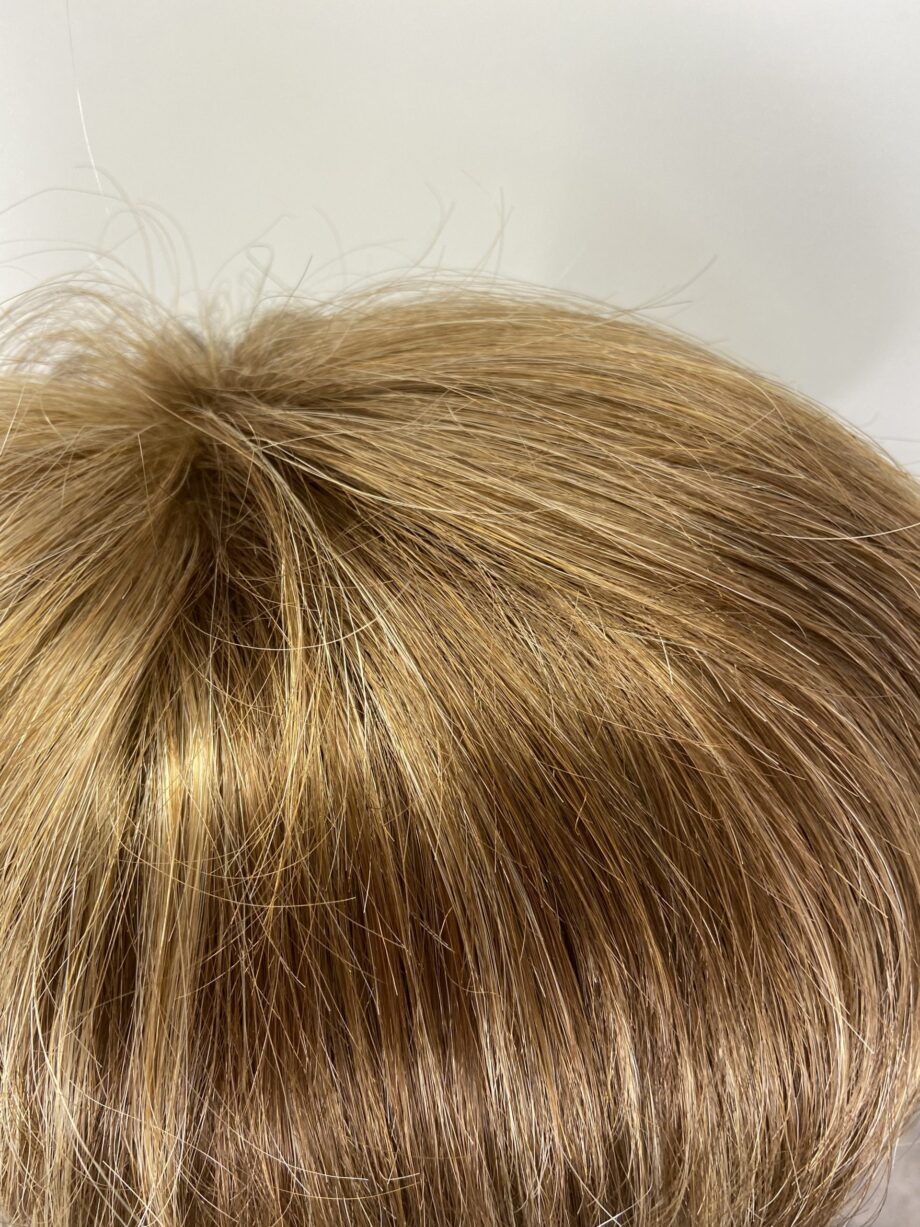 Short light brown. Pplbrss568