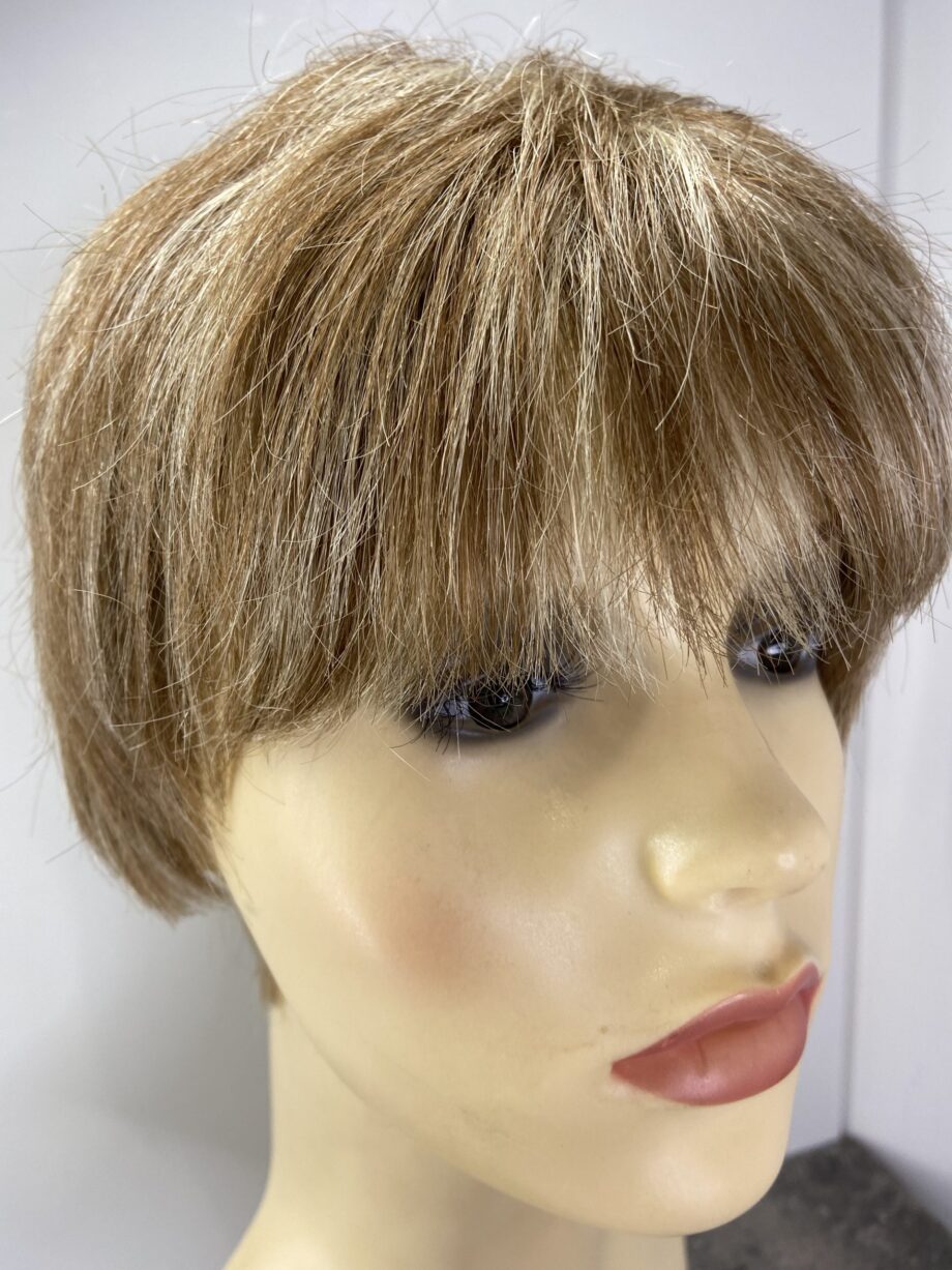 Blonde short wig. Pplblss567