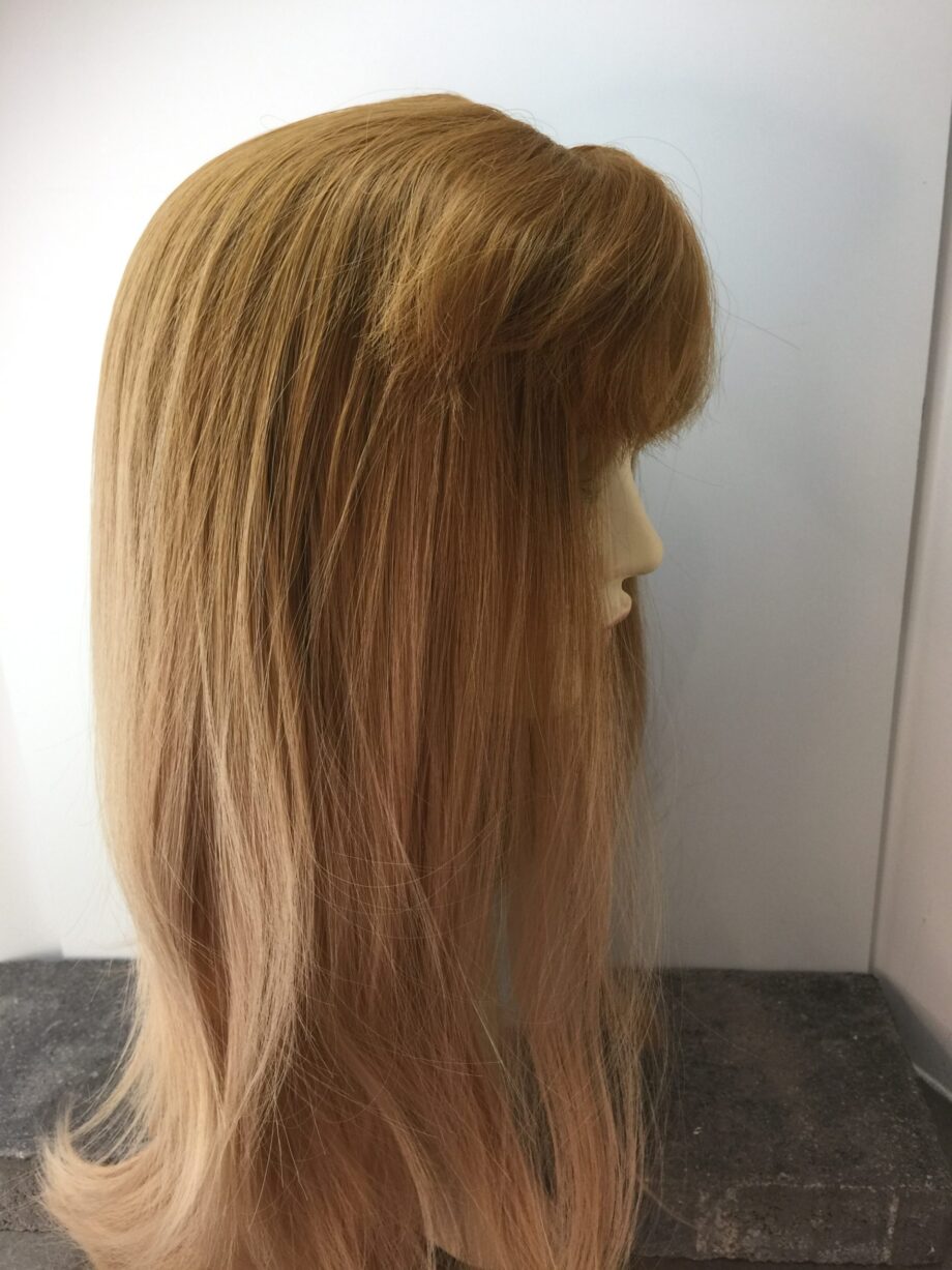 Very long blonde wig. Pplblls215