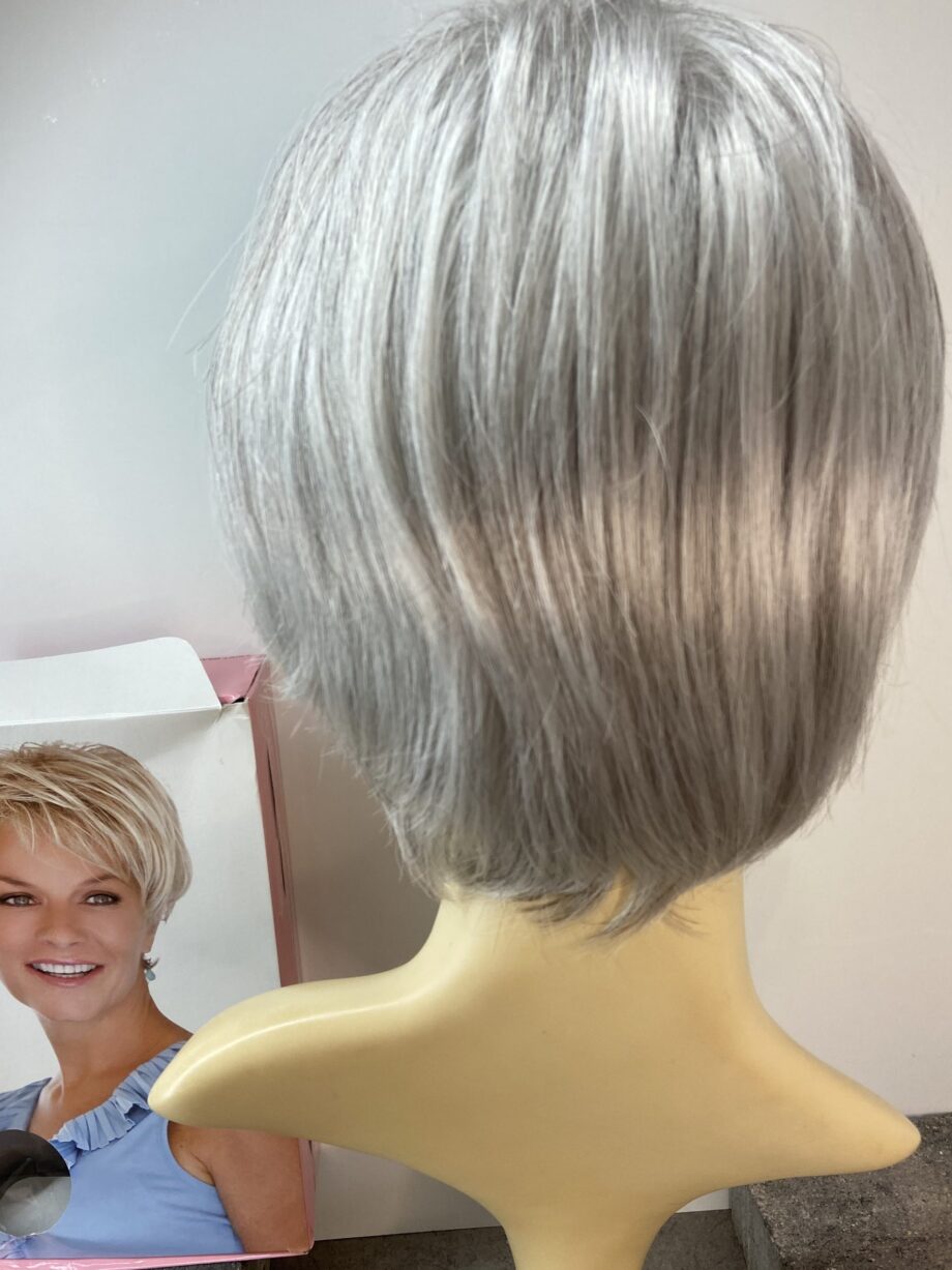 Gorgeous sleek Light grey wig. Bpplsms50