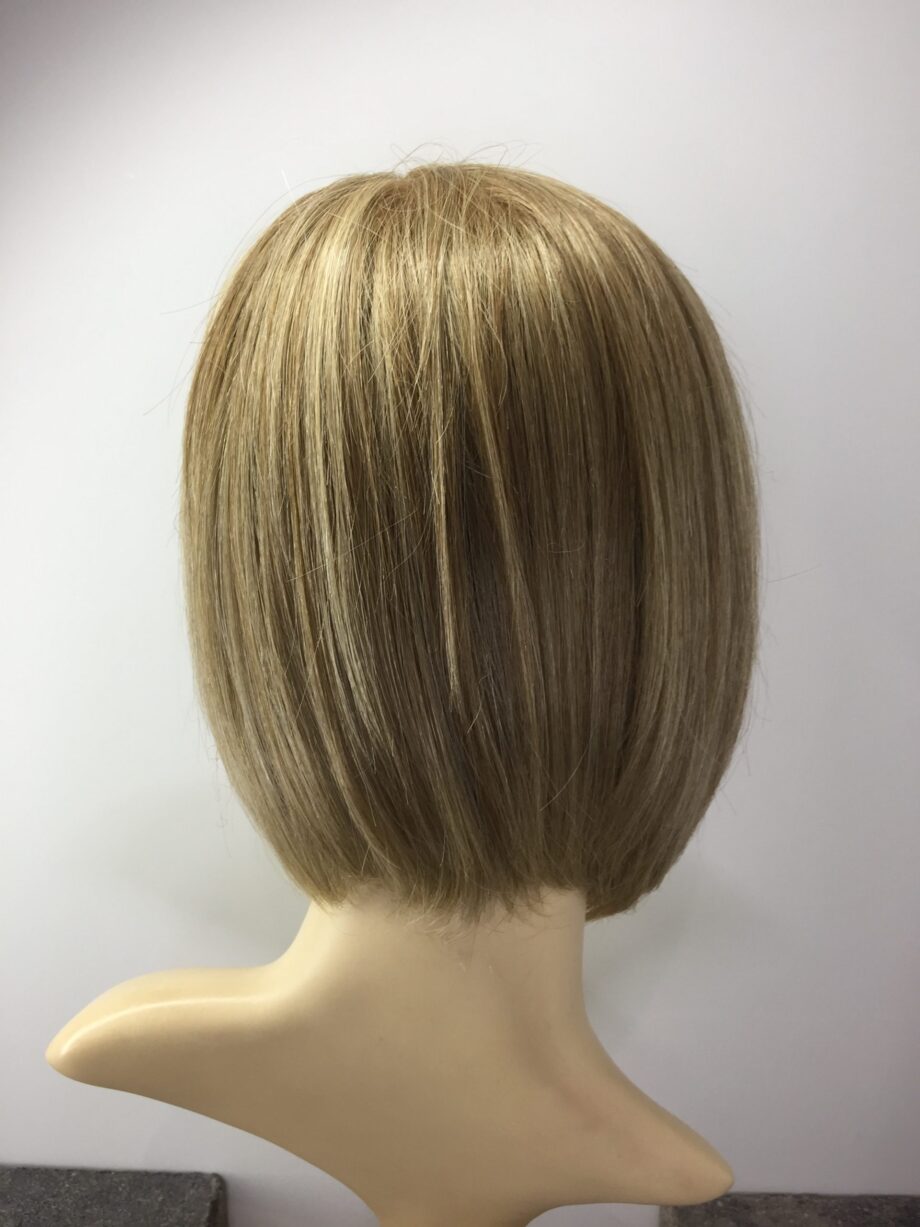 Silky blonde wig. Pplblms896