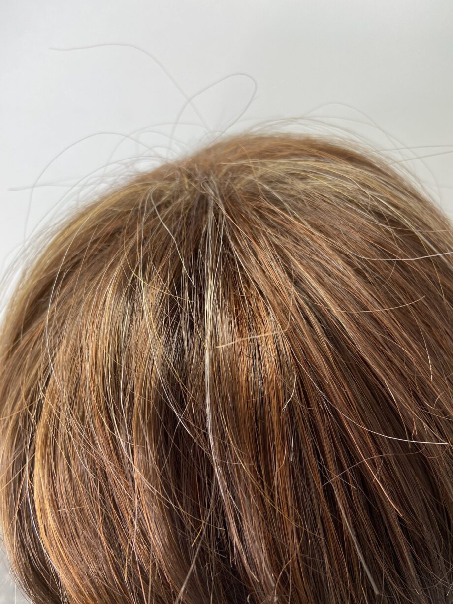 Reddish brown wig. Pplbrss778