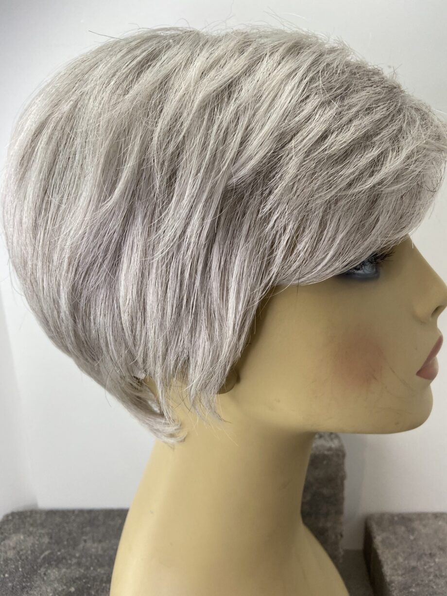 Short grey wig. Pplgss777