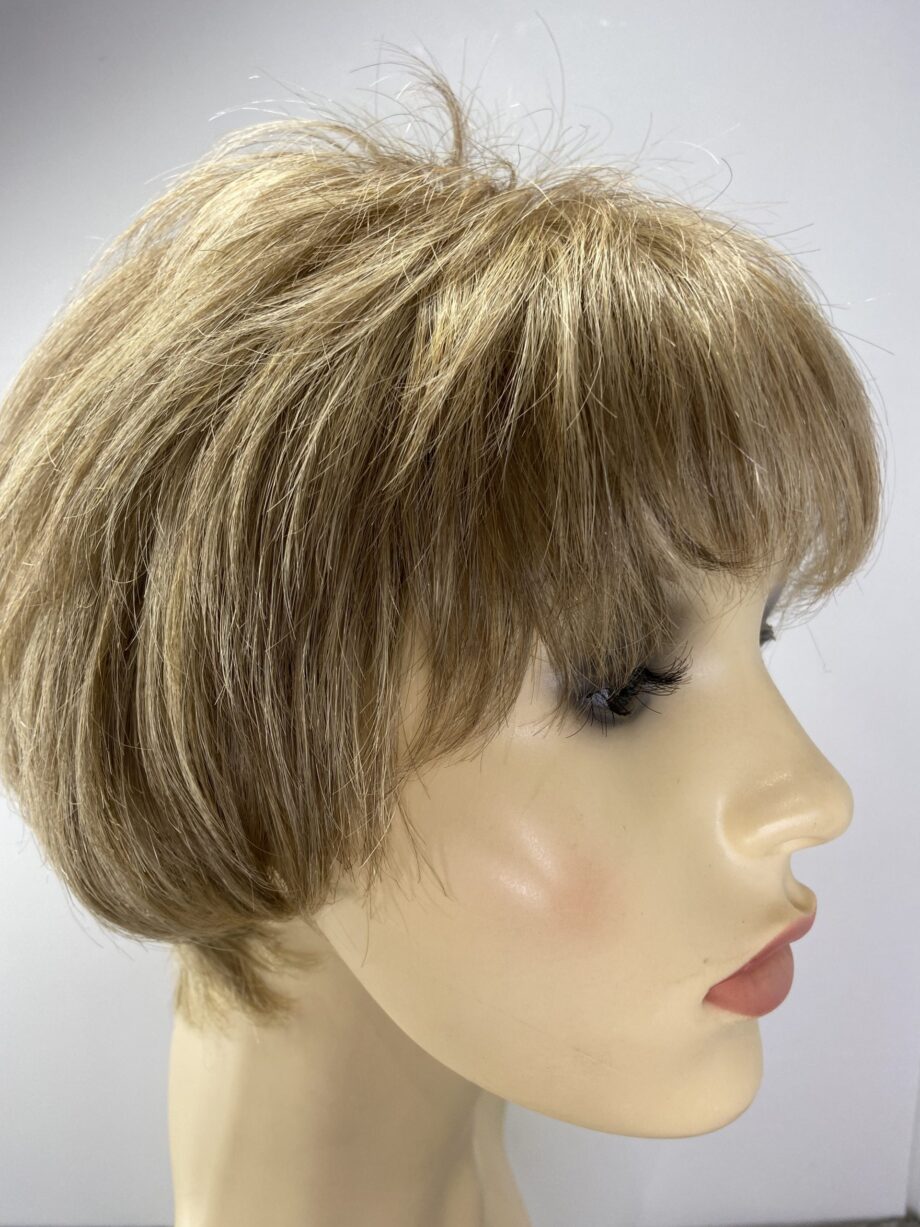 Short blonde. Pplbrss574