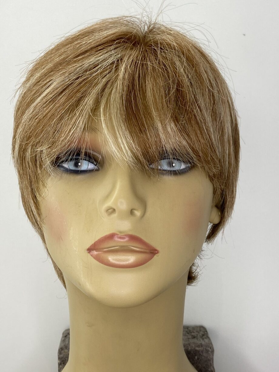 Short honey wig. Pplblss776