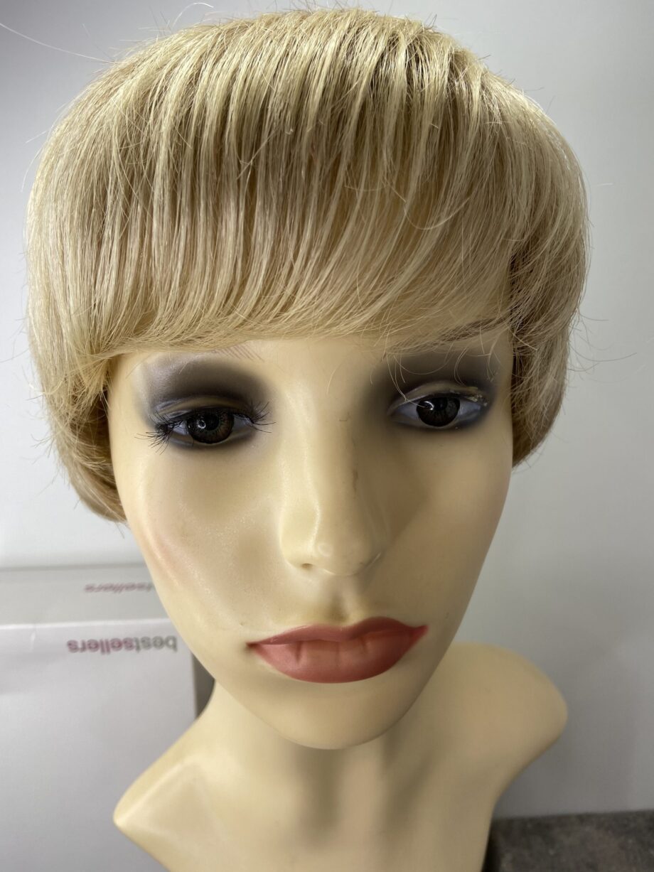 Short blonde wig. Bplblss48