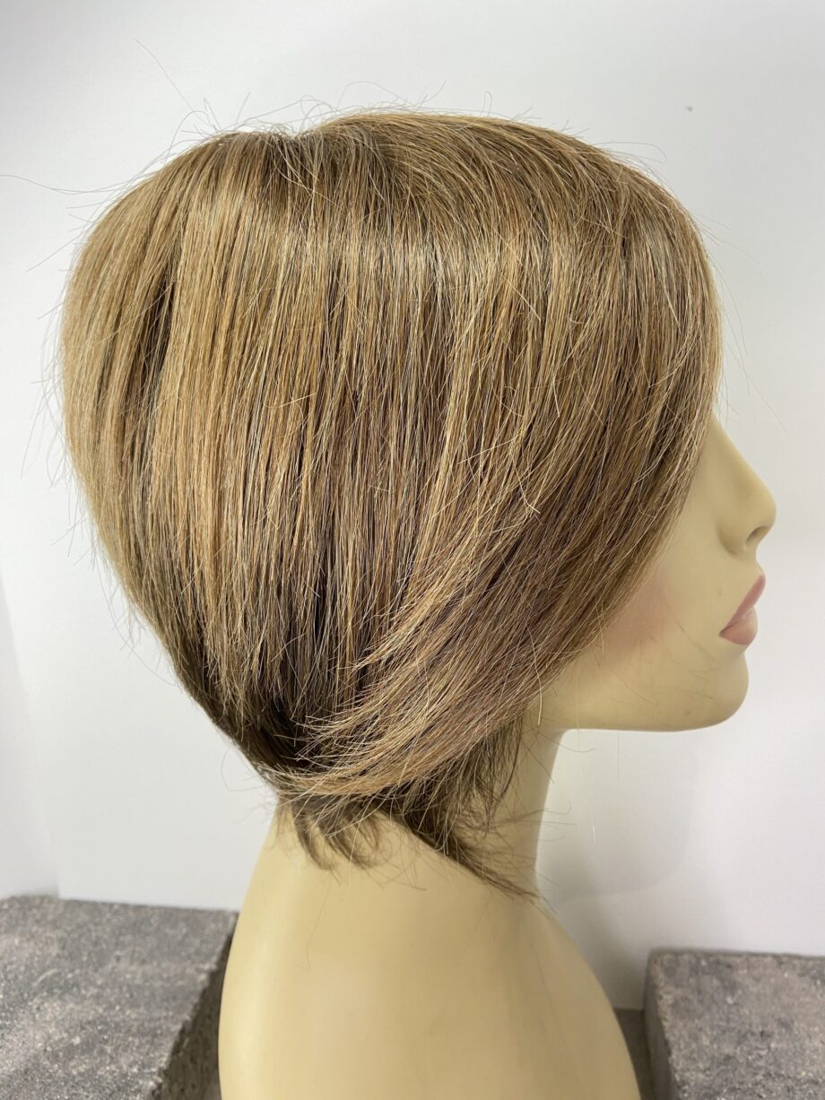 Soft brown wig. Pplbrss784