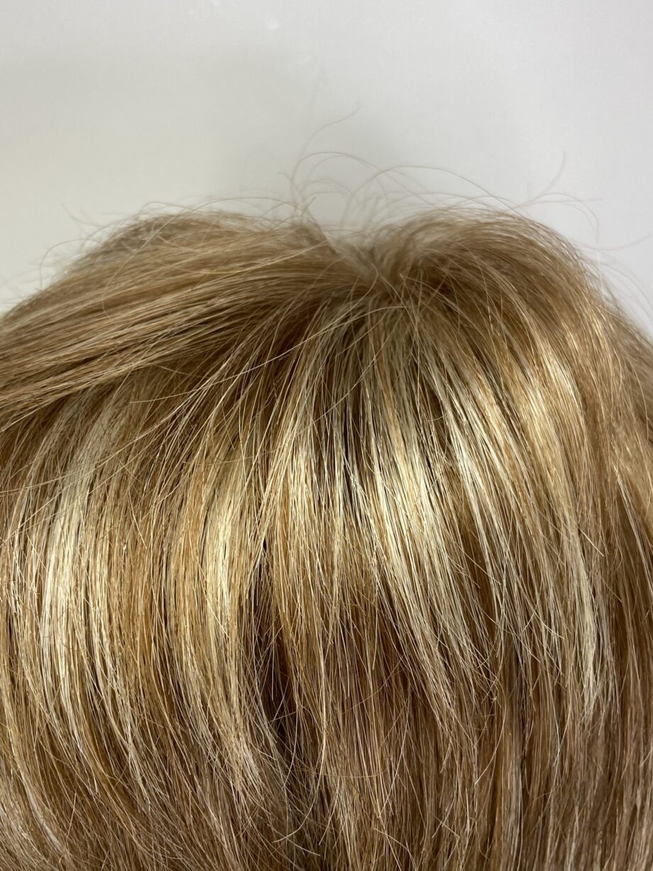 Blonde short wig. Pplblss567