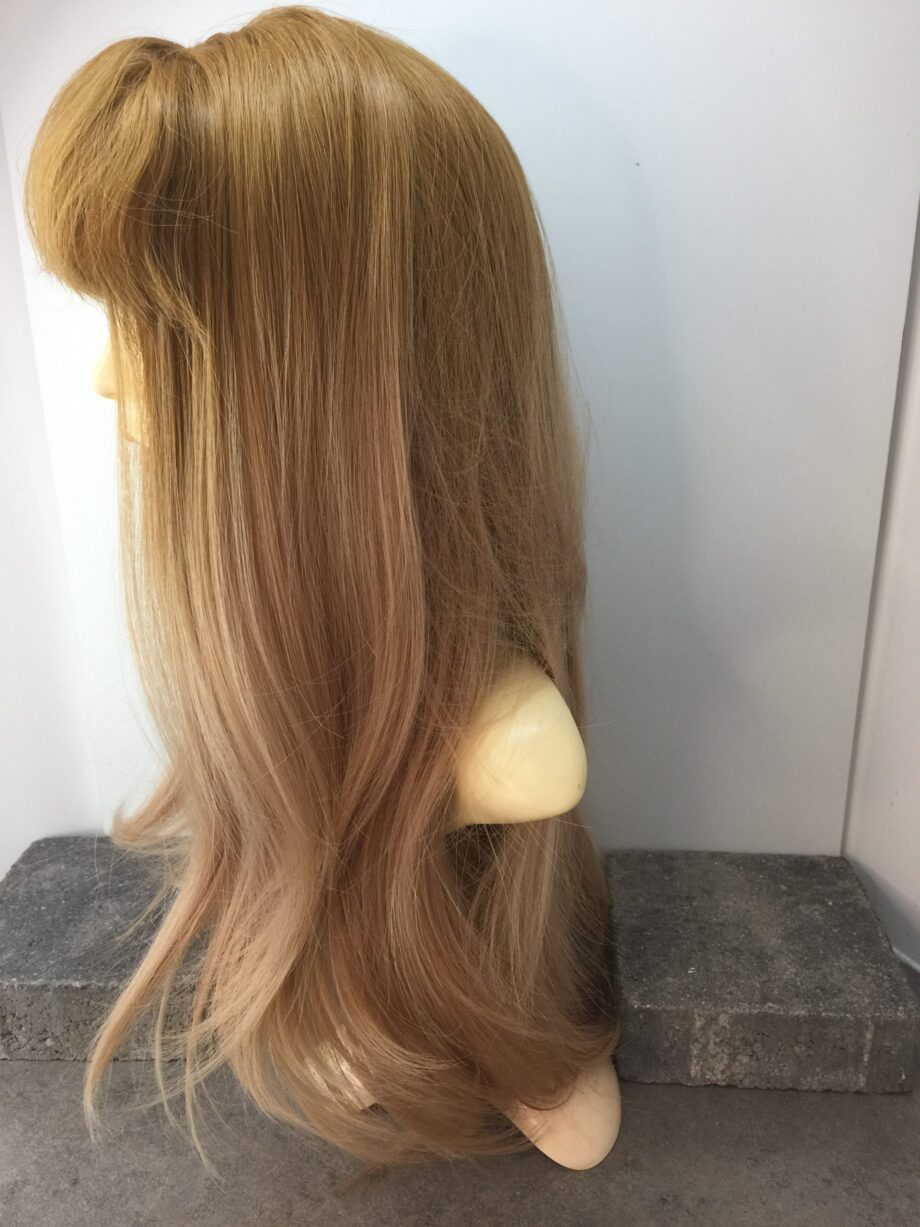 Very long blonde wig. Pplblls215