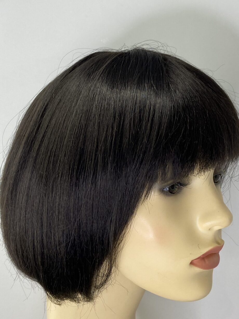 Black mid length wig. Pplblms780