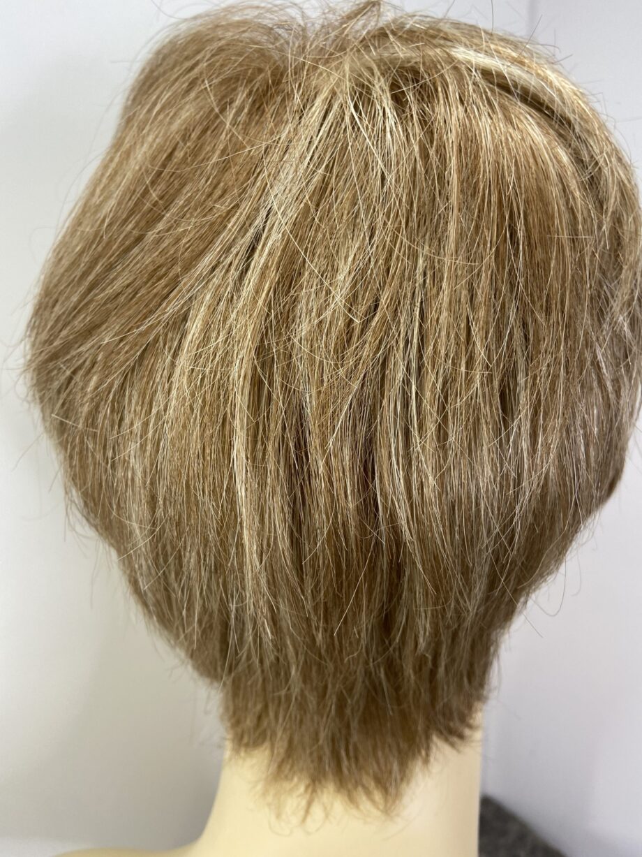 Blonde short wig. Pplblss567