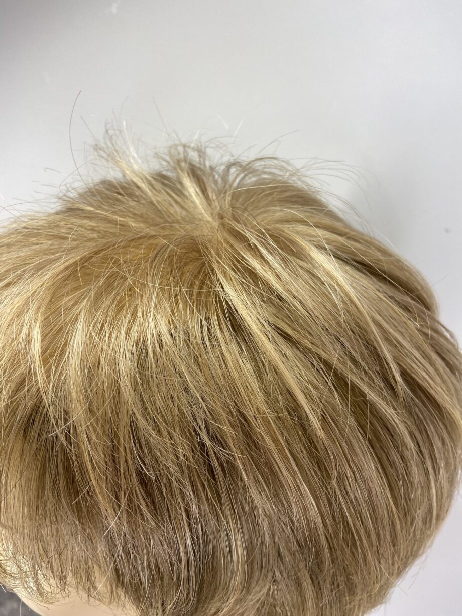 Short blonde. Pplbrss574