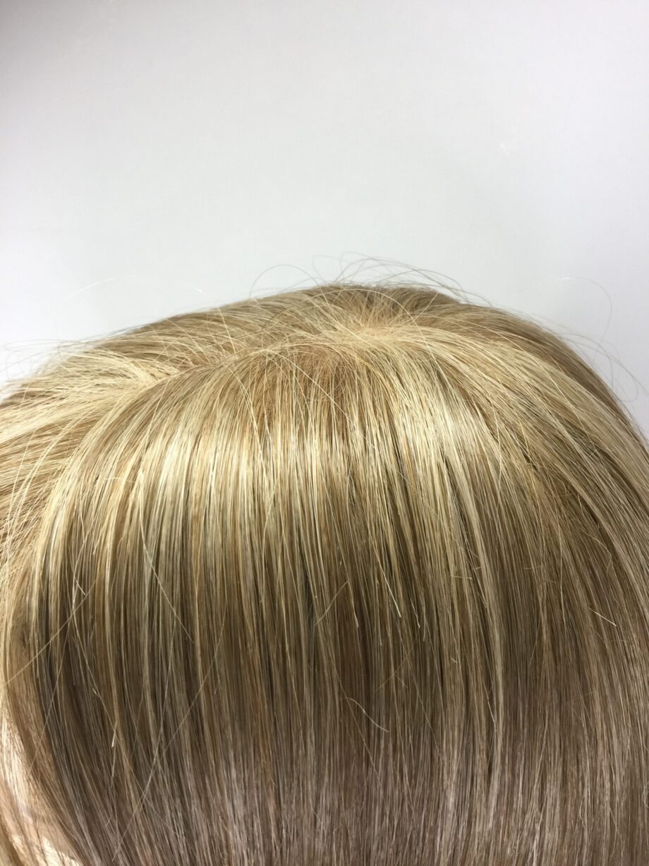 Silky blonde wig. Pplblms896