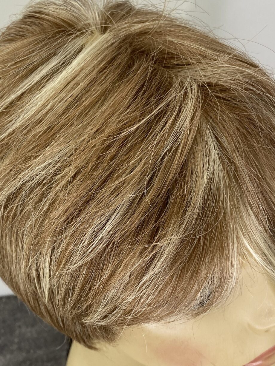Short honey wig. Pplblss776