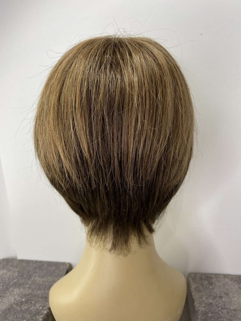 Soft brown wig. Pplbrss784