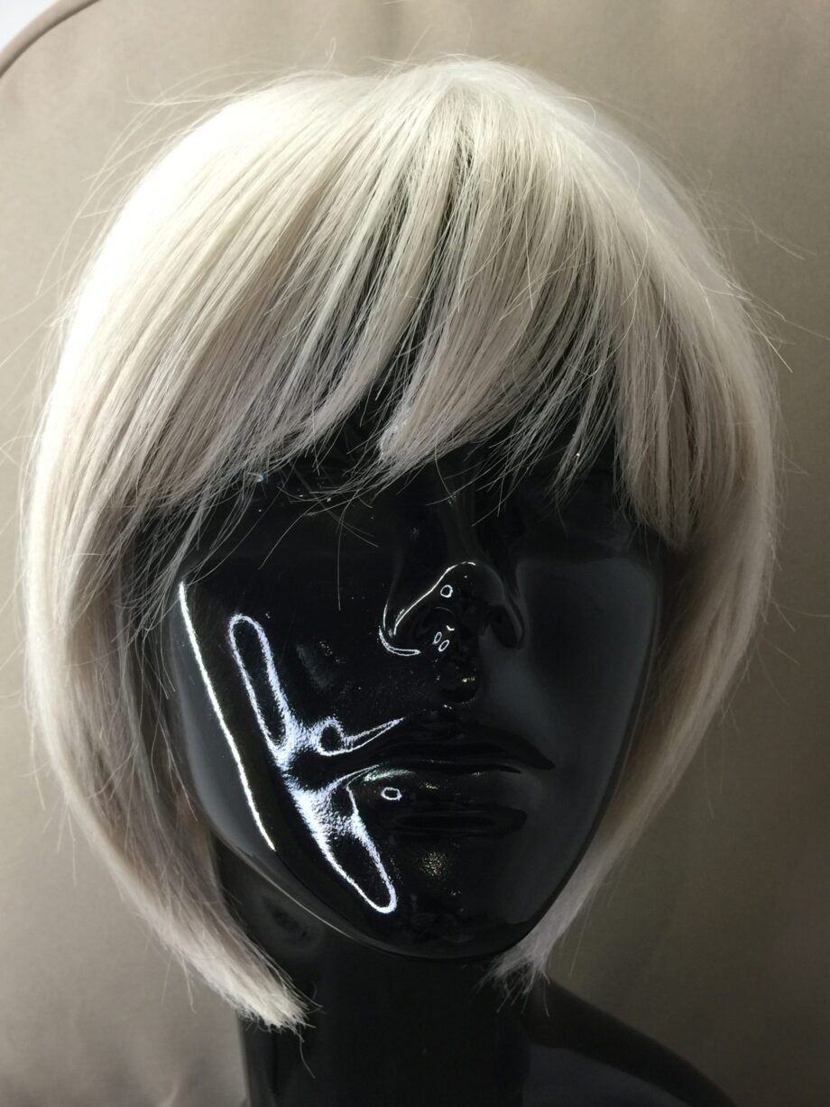 Stunning Silver Bob wig. Pplgms892