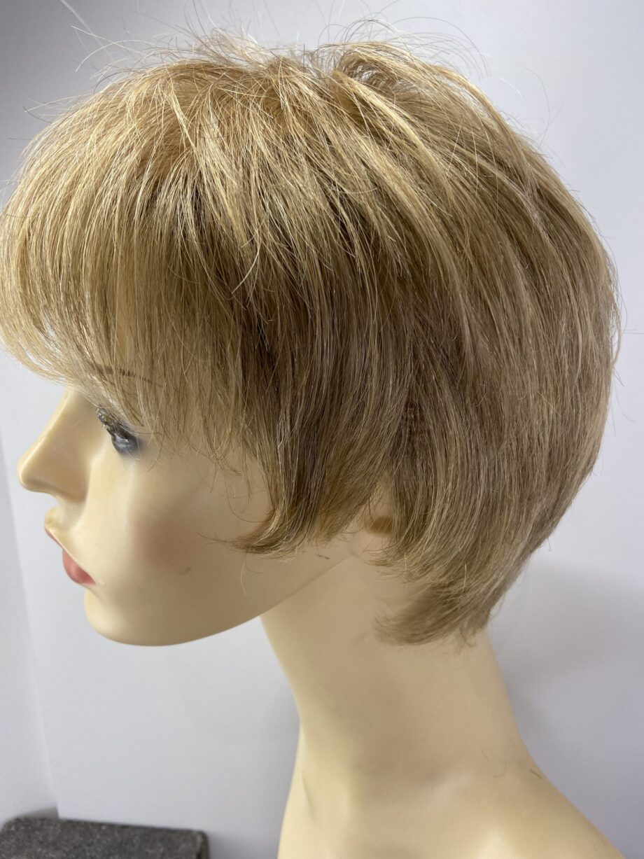 Short blonde. Pplbrss574