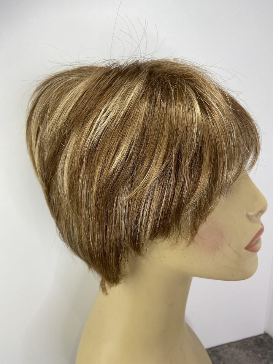 Shiny blonde highlighted   Pplblss566