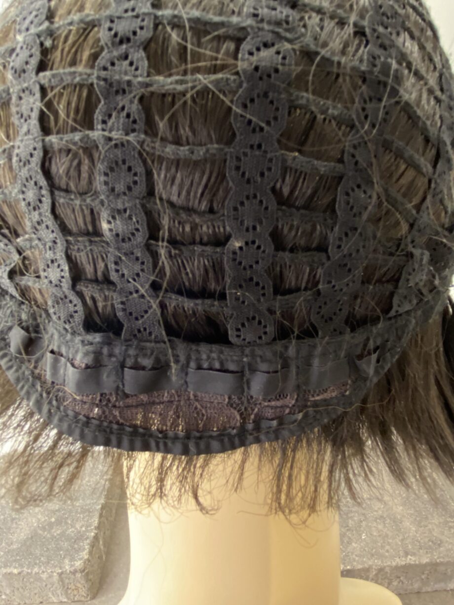Black mid length wig. Pplblms780