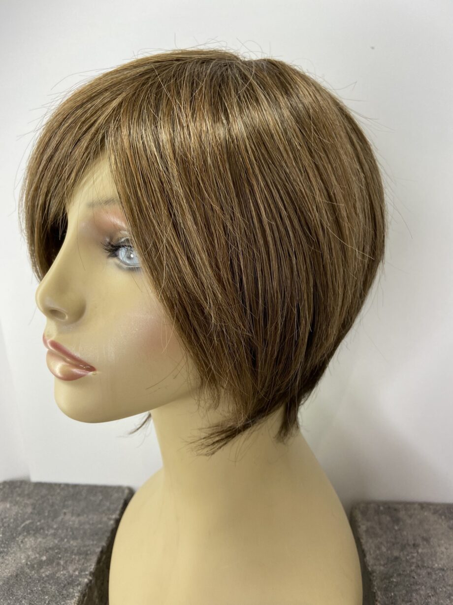 Soft brown wig. Pplbrss784