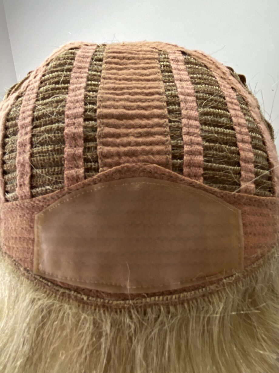 Short blonde wig. Bplblss48