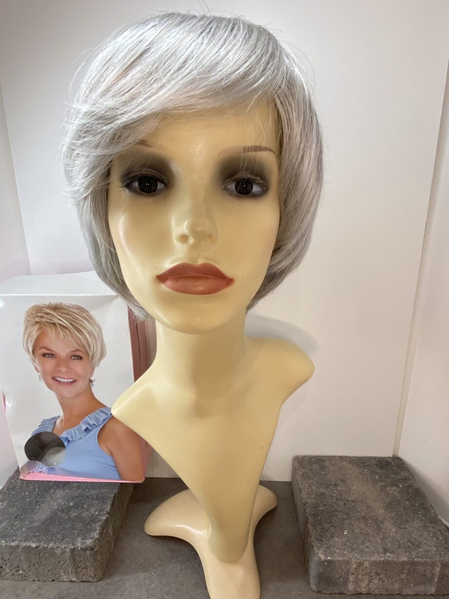 Gorgeous sleek Light grey wig. Bpplsms50