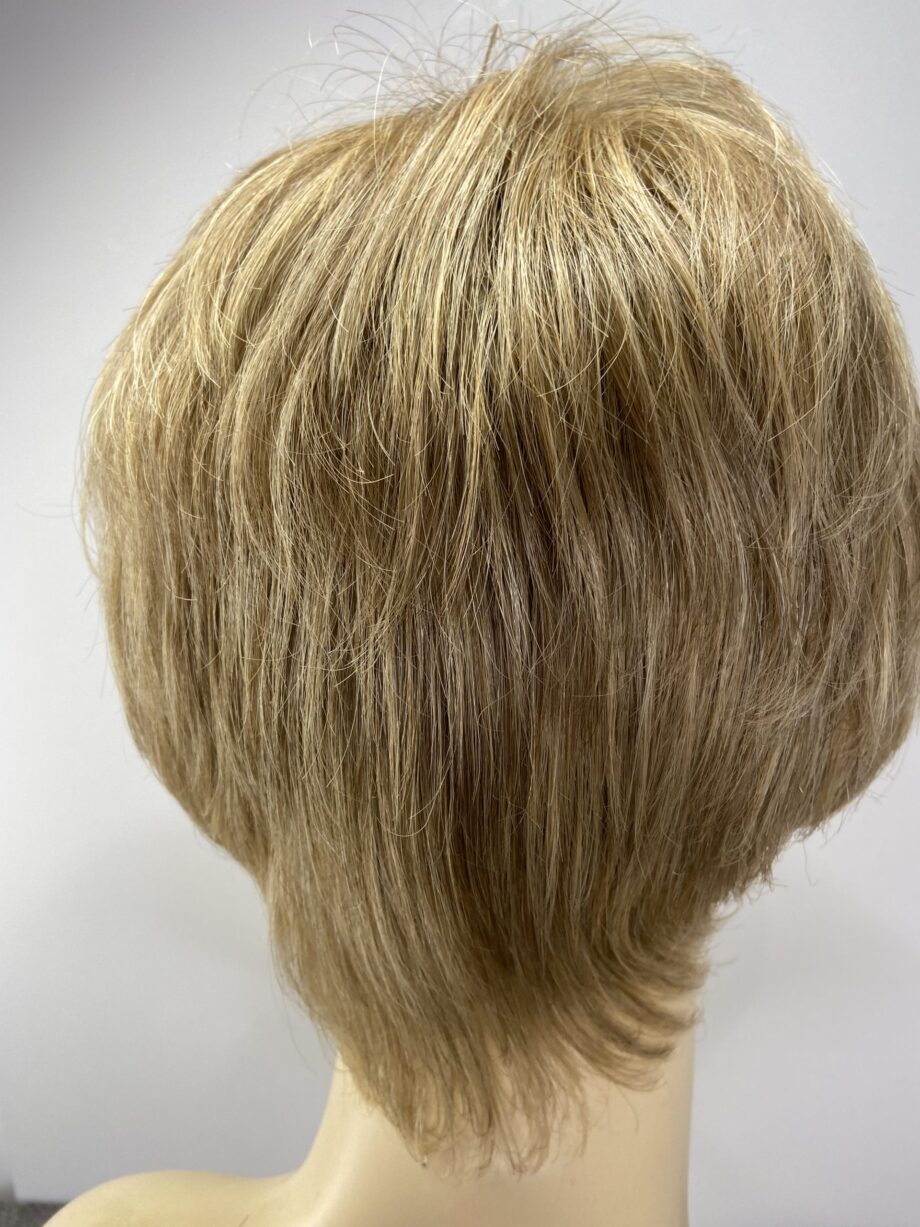 Short blonde. Pplbrss574