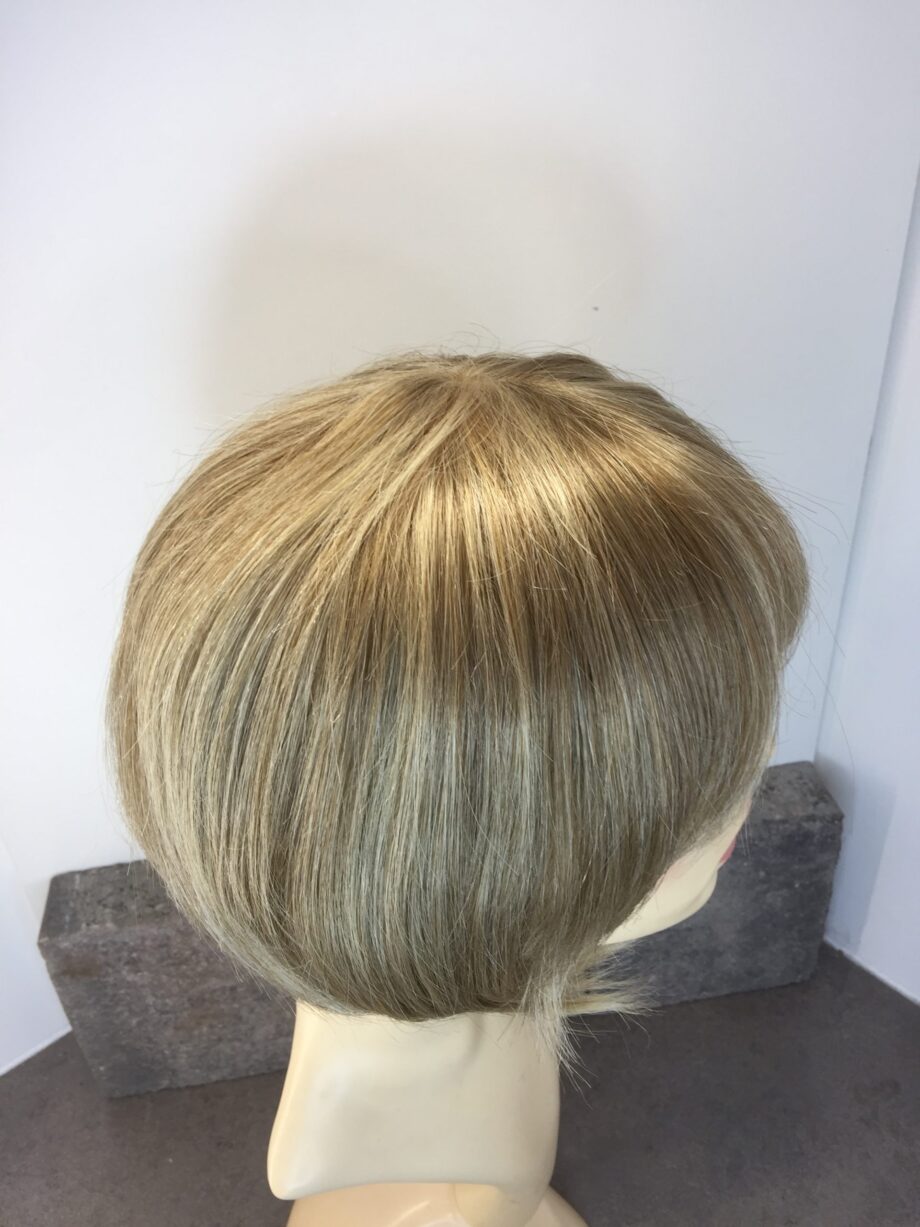 Soft cap blonde.  Pplblss885