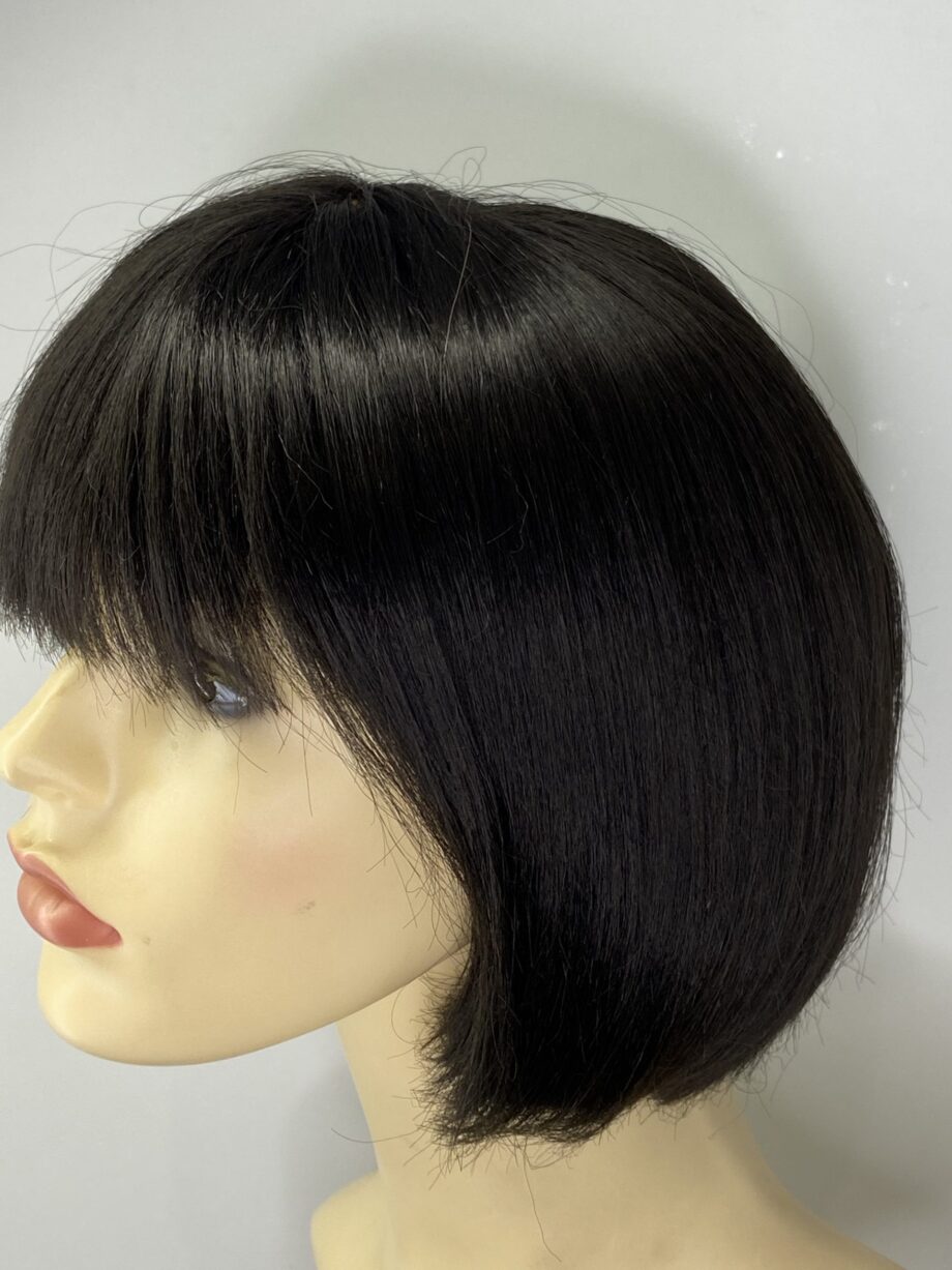 Black mid length wig. Pplblms780