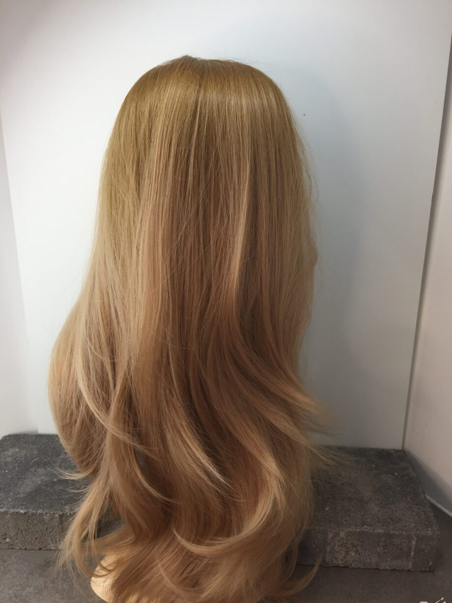Very long blonde wig. Pplblls215