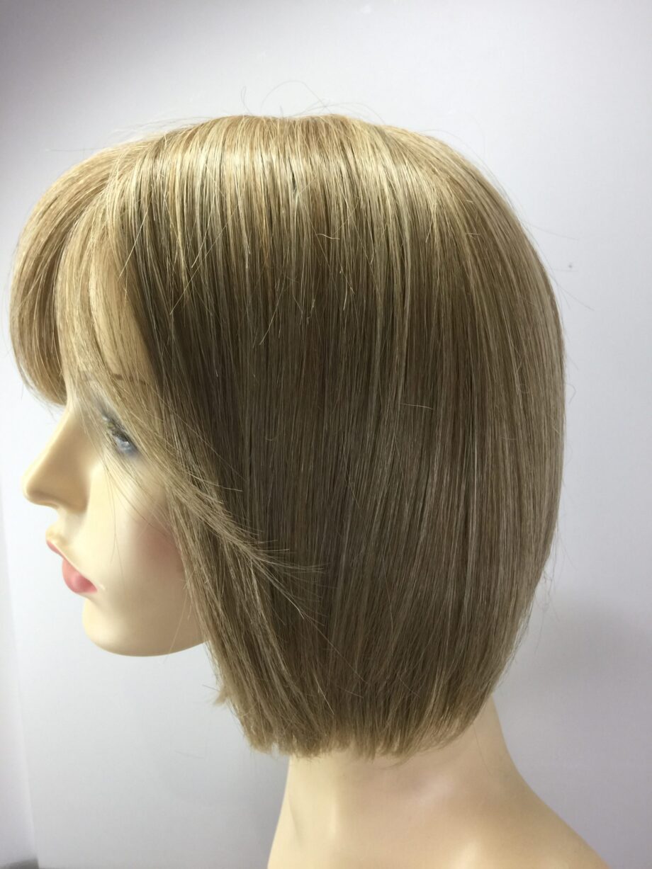Silky blonde wig. Pplblms896