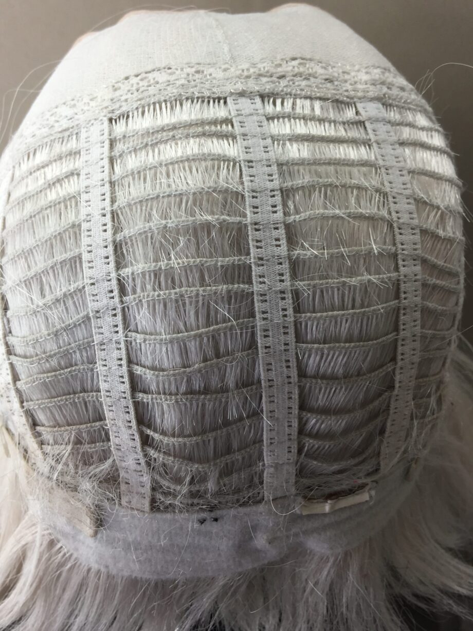 Stunning Silver Bob wig. Pplgms892