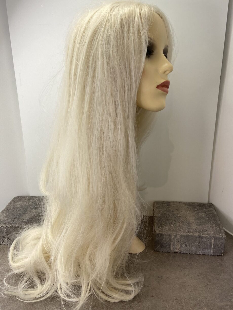 Very long blonde wig. Pplbllw898