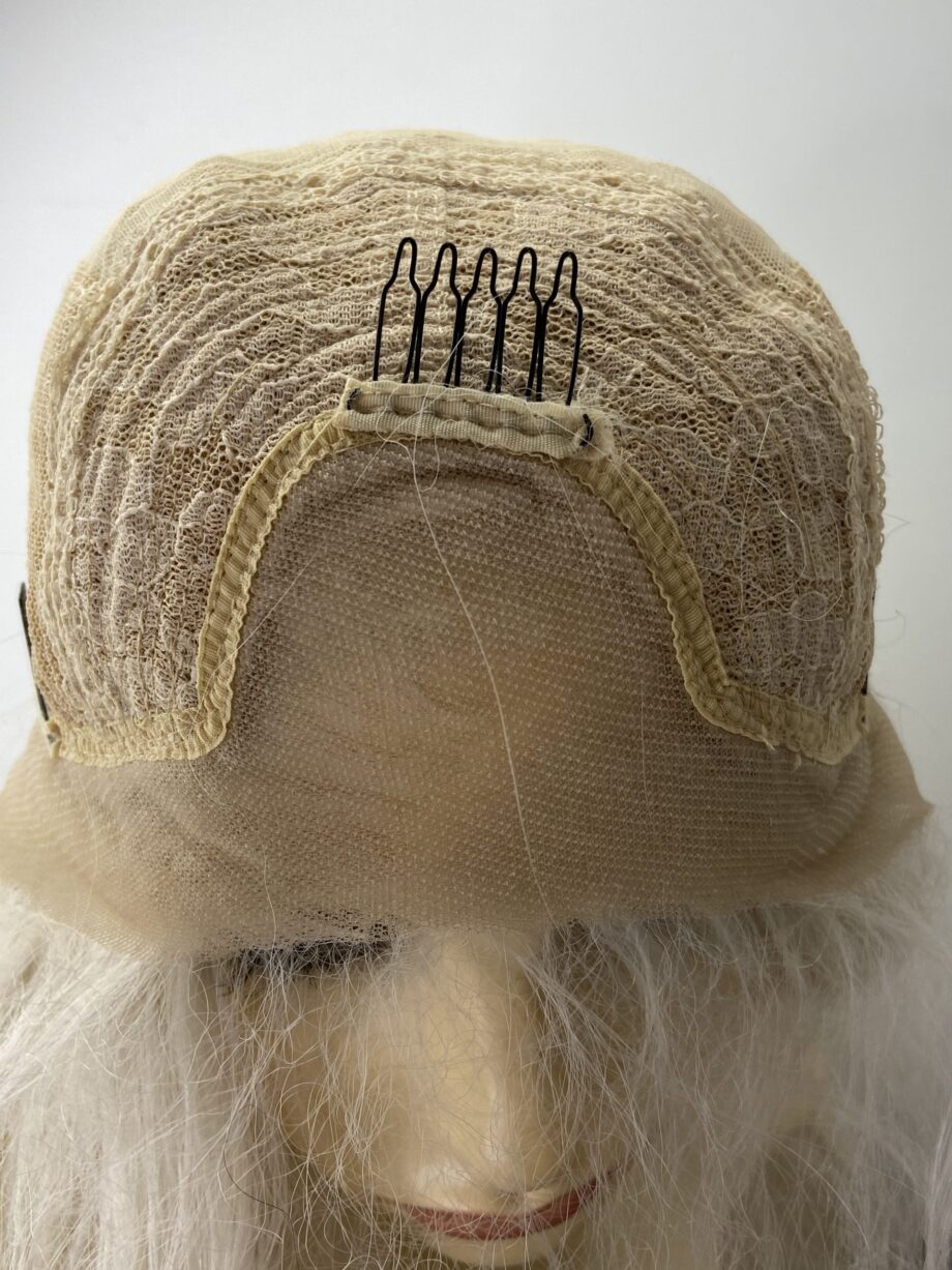 Very long blonde wig. Pplbllw898
