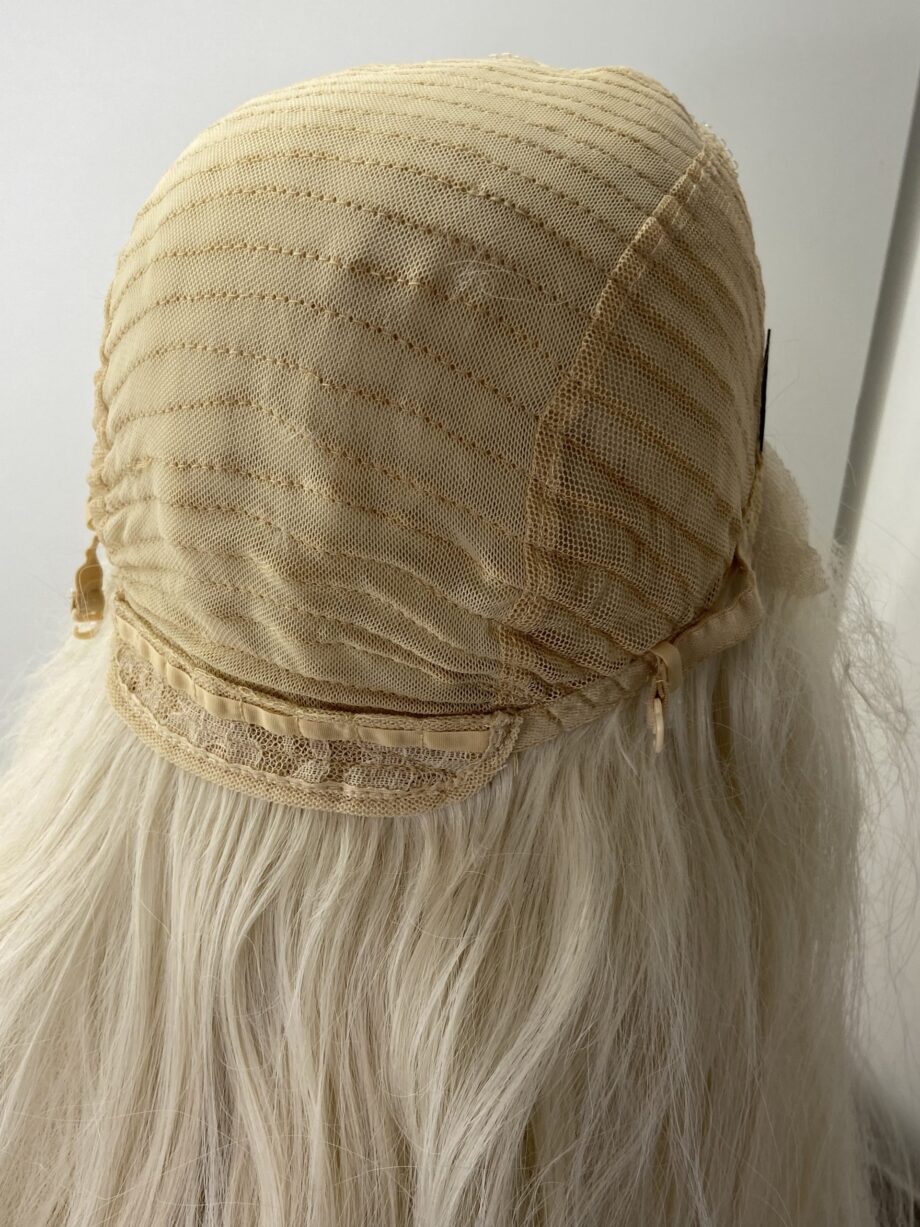 Very long blonde wig. Pplbllw898