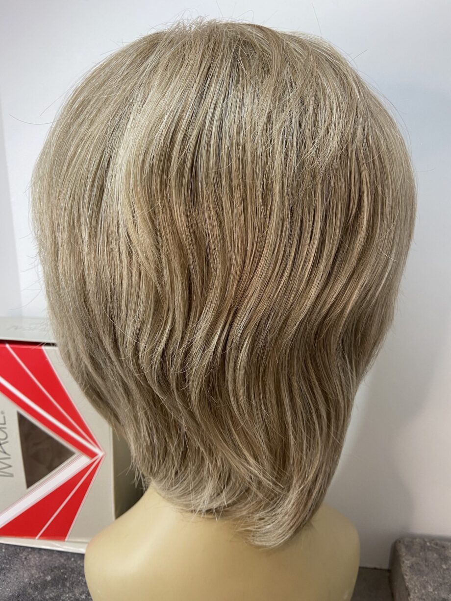 Soft blonde wig. Bplmw71