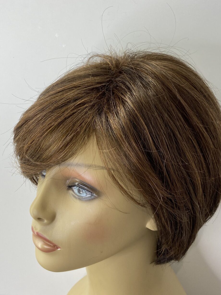 Auburn / brown short wig. Pplbrss791