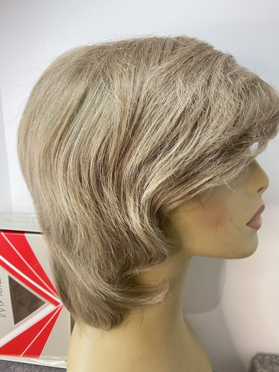 Soft blonde wig. Bplmw71