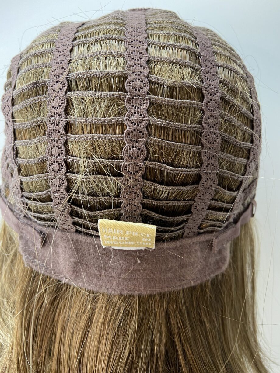 New mid brown wig. Bnbrms58