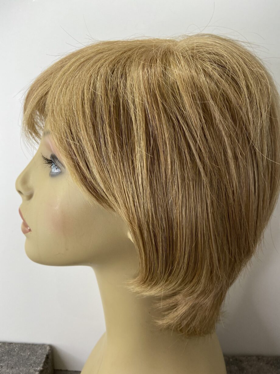 Honey blonde soft wig. Pplblss787