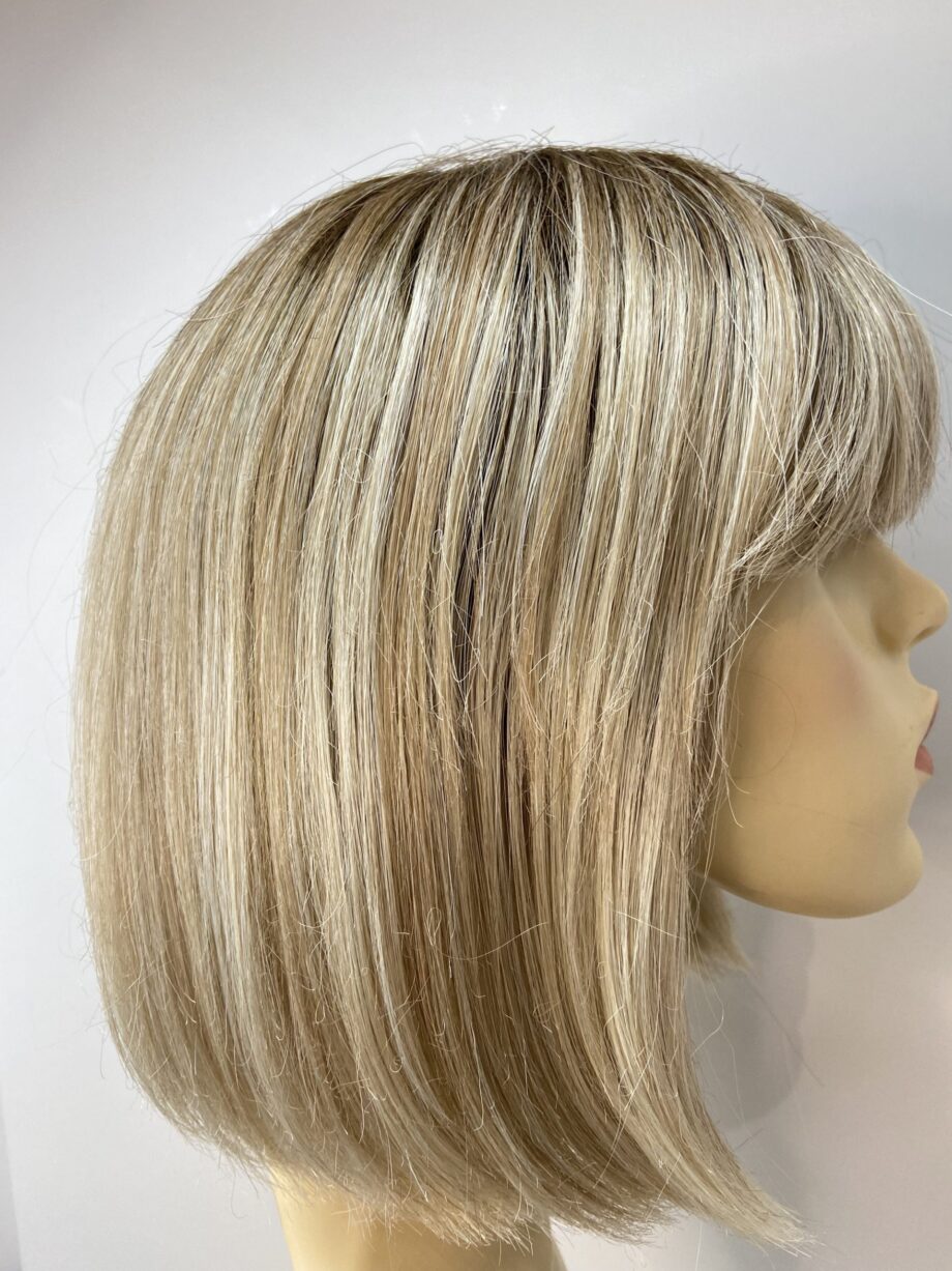 Blonde rooted wig. Plblms6021