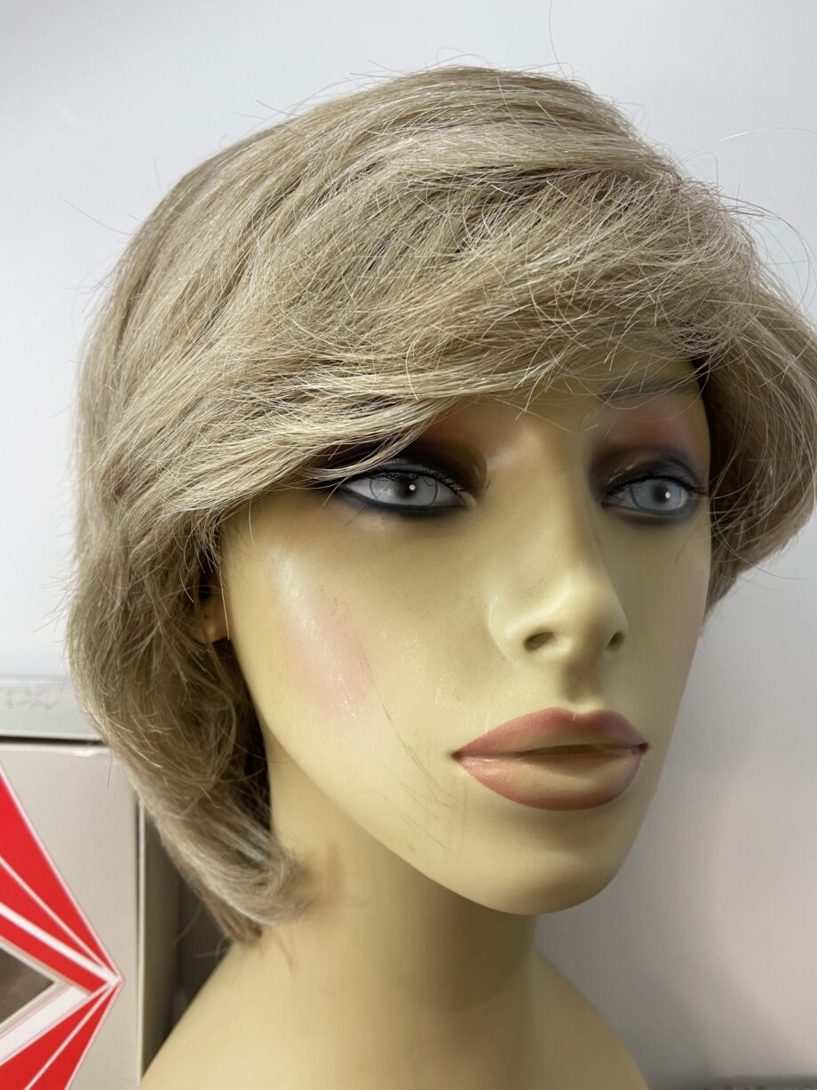 Soft blonde wig. Bplmw71