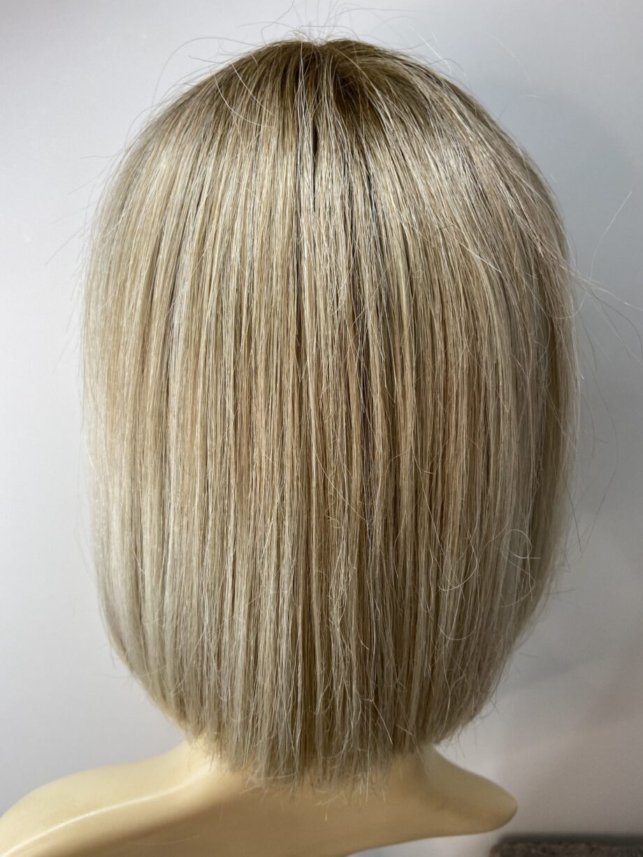 Blonde rooted mid length. Plblms6023
