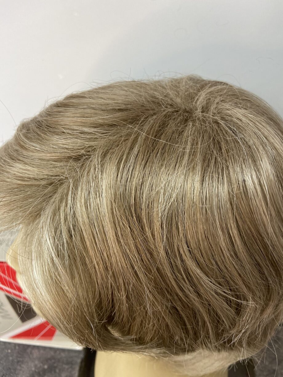 Soft blonde wig. Bplmw71