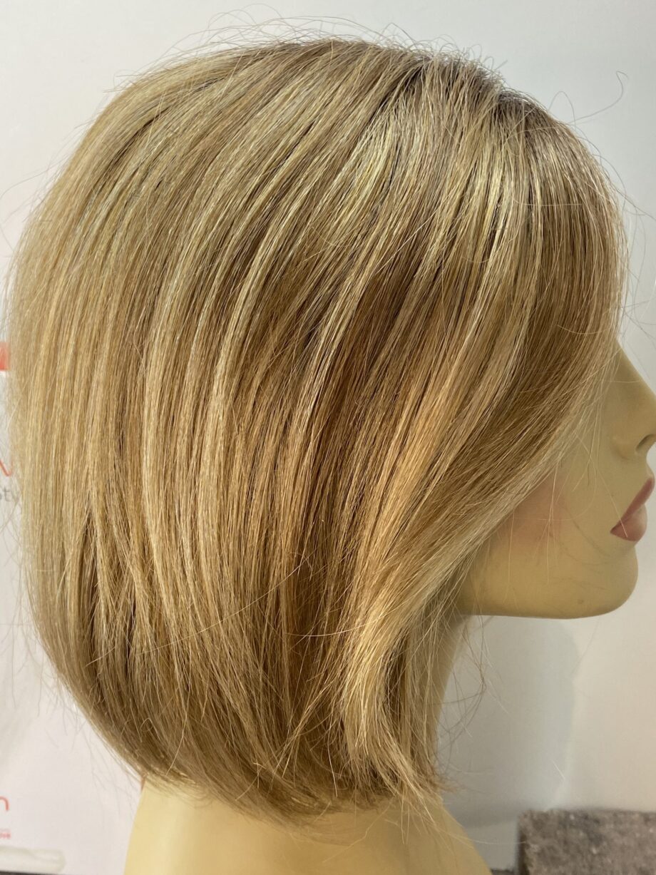 Blonde wig. Bblms61